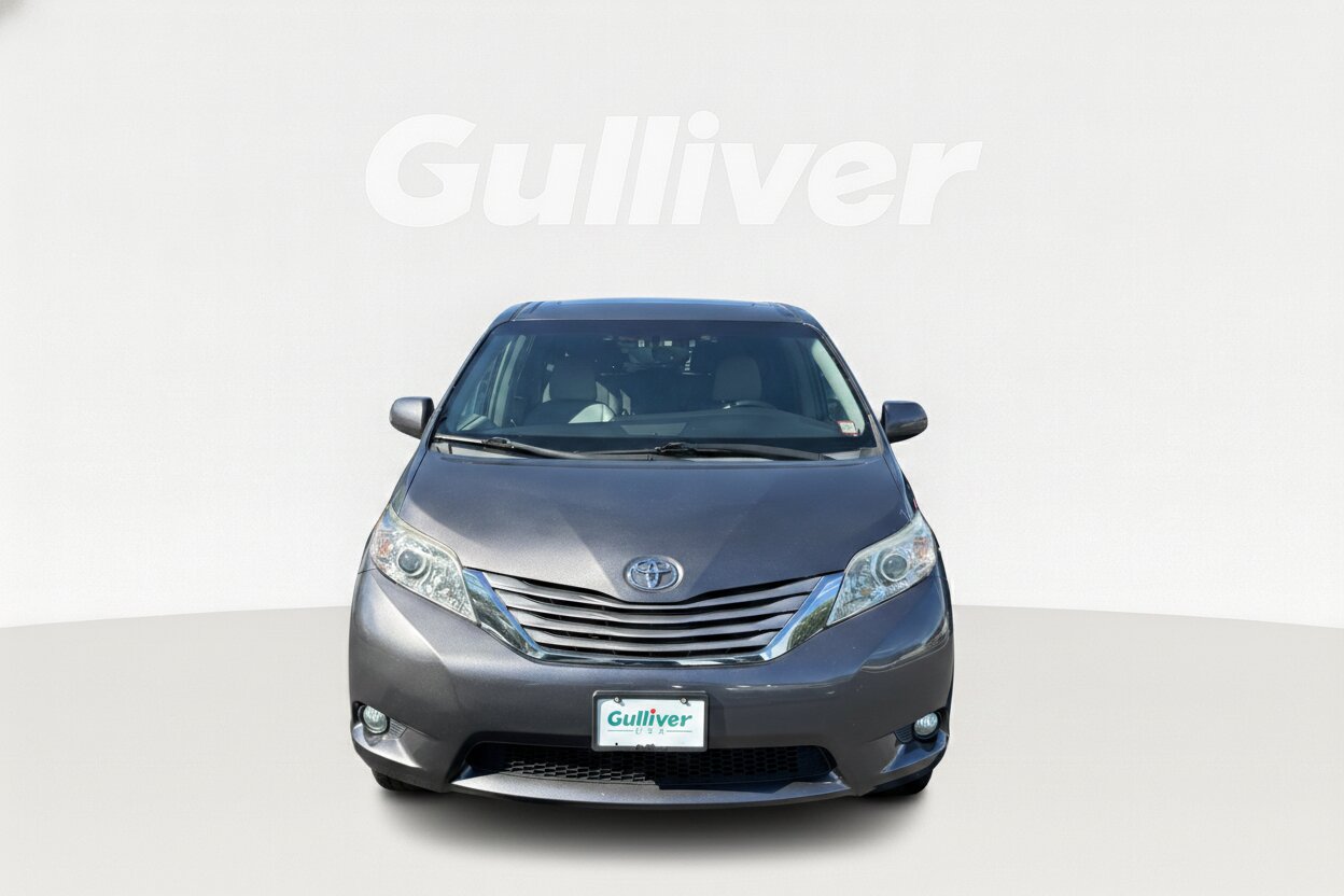 2016 Toyota Sienna 2